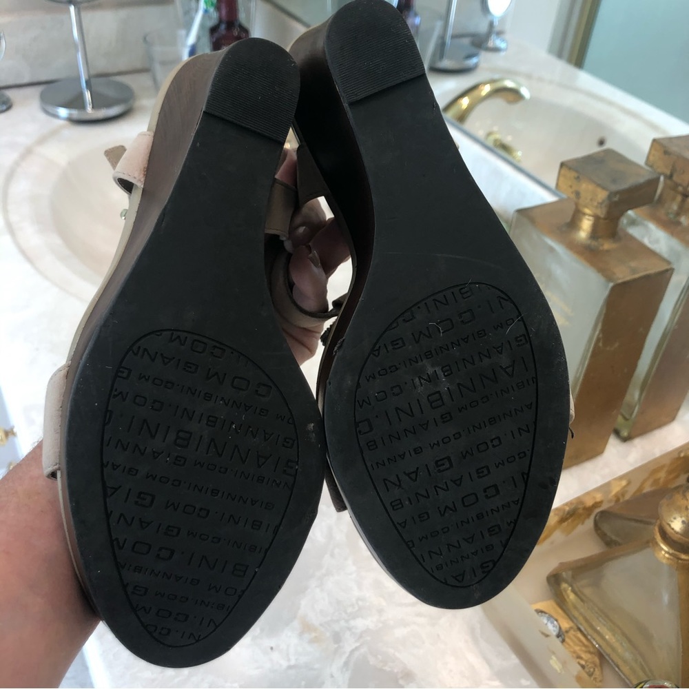 Gianni Bini Wedge Sandal, metal zipper ruffle detail, side buckle. Size 7.5. - Picture 7 of 13